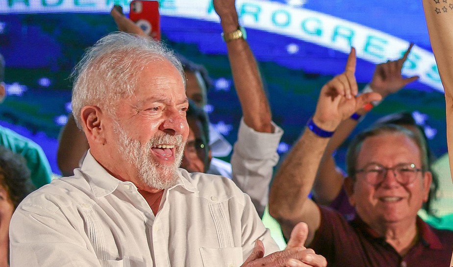 Lula chama Bolsonaro de 'acidente' e de 'praga'