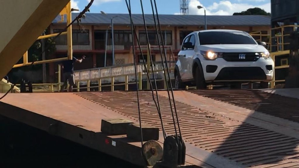 Dono recupera carro que roubado e levado para Bolívia  — Foto: Bpfron/divulgação