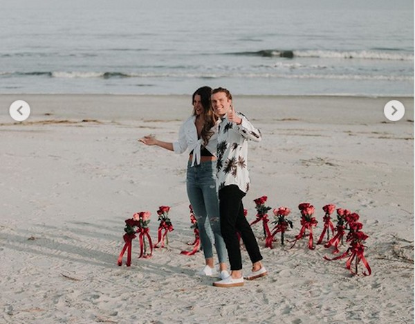 Tyler Crispen e Angela Rummans após ela aceitar o pedido de casamento feito por ele (Foto: Instagram)
