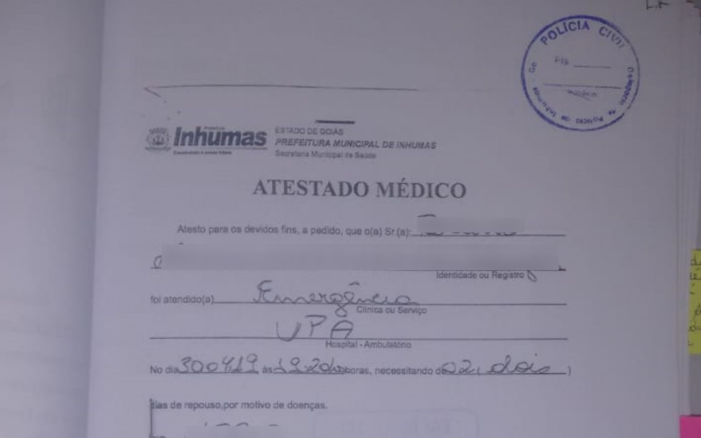 Ela subtra&iacute;a blocos de atestados m&eacute;dicos, carimbava e falsificava assinatura dos profissionais.  &mdash; Foto: Divulga&ccedil;&atilde;o/Pol&iacute;cia Civil 
