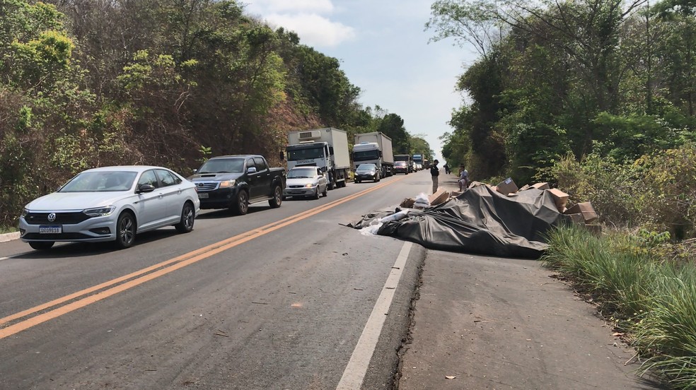 Trânsito ficou congestionado na BR-343 após acidente — Foto: Reprodução/TV Clube