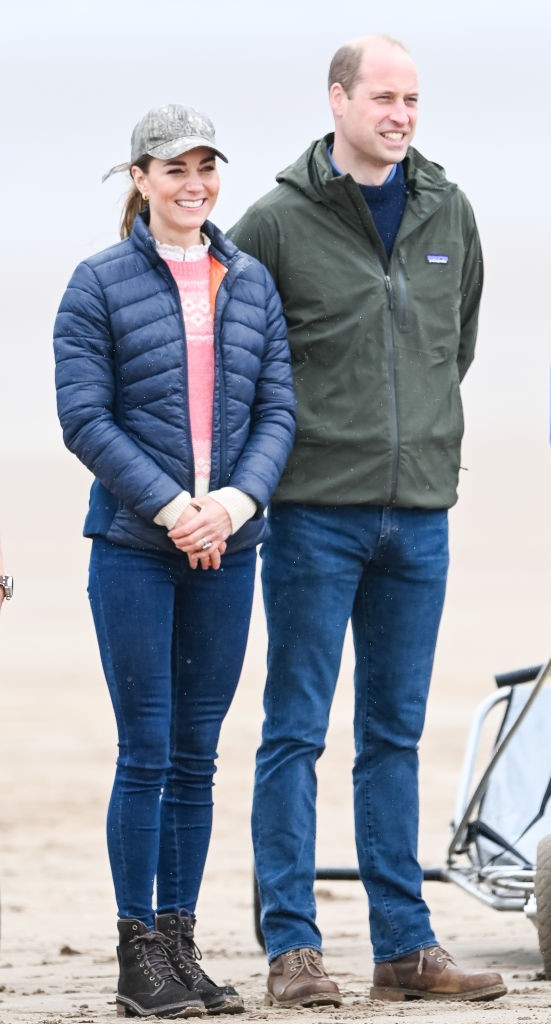 ST ANDREWS, SCOTLAND - MAY 26: Prince William, Duke of Cambridge and Catherine, Duchess of Cambridge join Fife Young Carers for a session of land yachting on West Sands beach at St Andrews, hosted by local company Blown Away on May 26, 2021 in St Andrews, (Foto: WireImage)