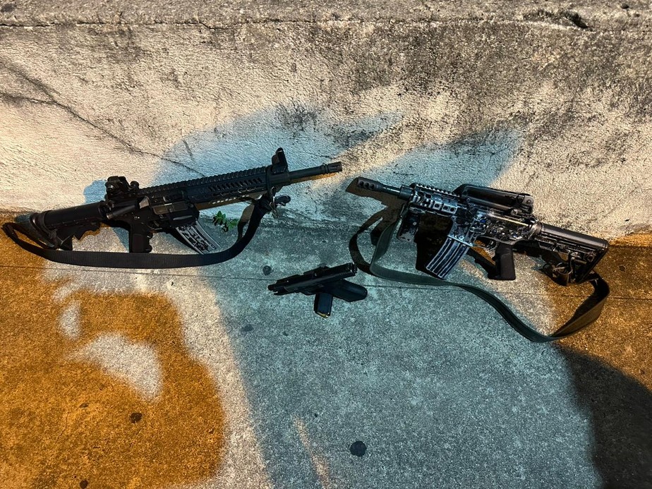 Armas apreendidas durante operação na Vila Kennedy