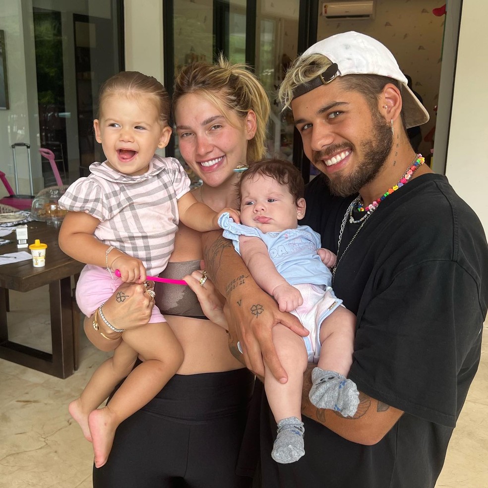 Virgina Fonseca e Z&eacute; Felipe com as filhas &mdash; Foto: Reprodu&ccedil;&atilde;o Instagram