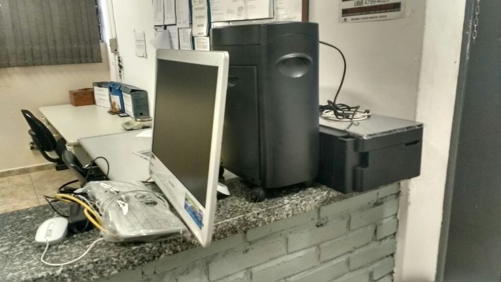 Computadores também foram apreendidos em casa em Mogi (Foto: Maiara Barbosa/G1)