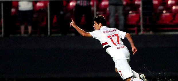 Osvaldo explica abraço em Rogério: 'É um cara em quem me espelho'