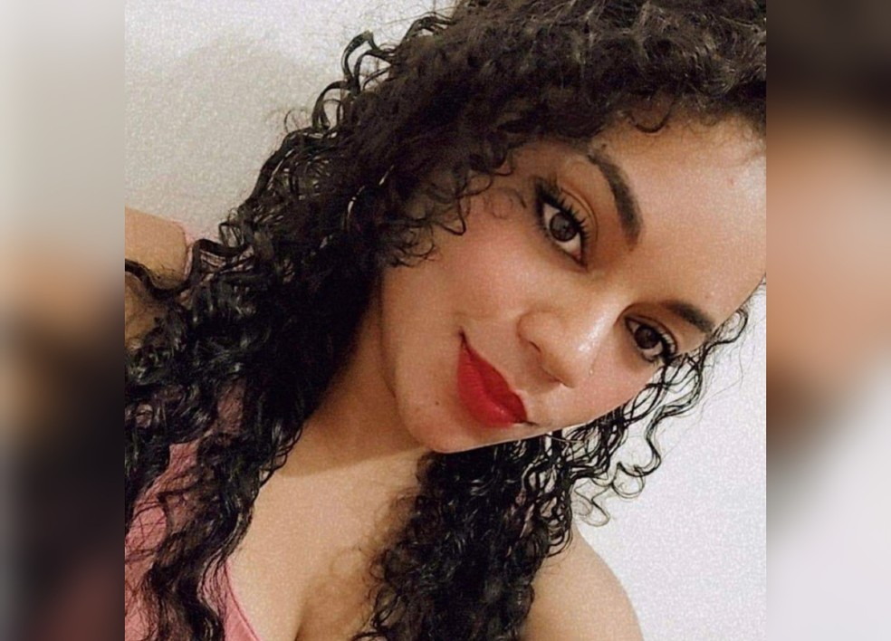 Kathia Fernandes Oliveira desapareceu após ligar para o pai e contar que sofreu um acidente em Águas de Santa Bárbara — Foto: Facebook/ Reprodução 
