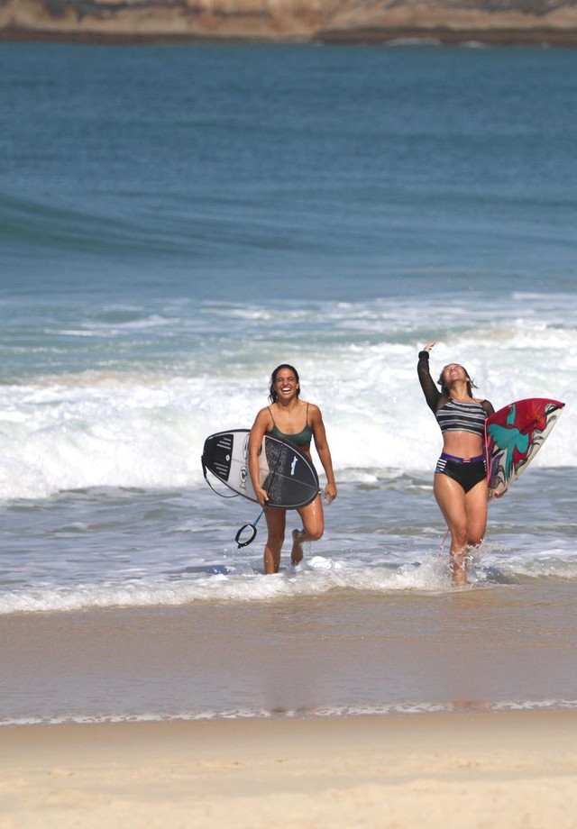 Danni Suzuki posta registros de dia de surfe (Foto: Reprodução/Instagram)