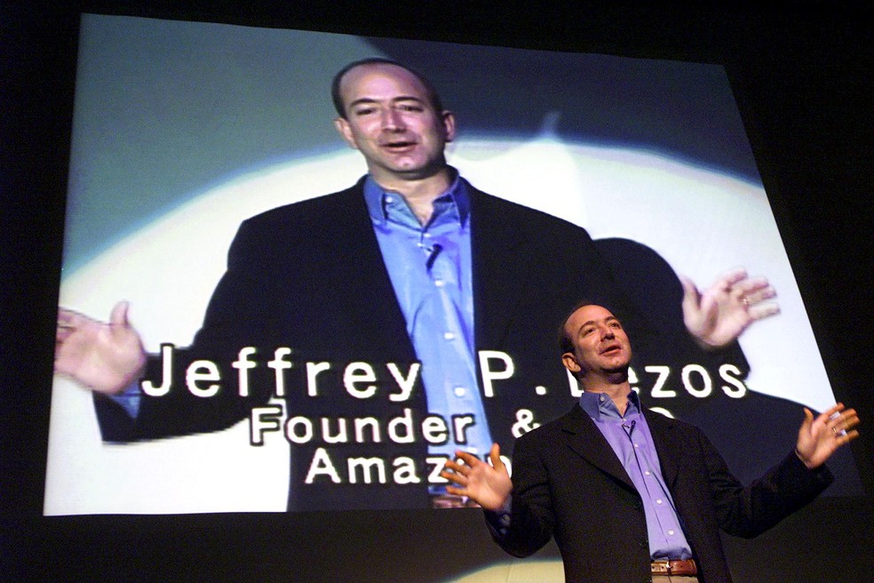 Bezos em apresentação em Tóquio, em 2000 — Foto:  Kazuhiro Nogi/AFP/Arquivo