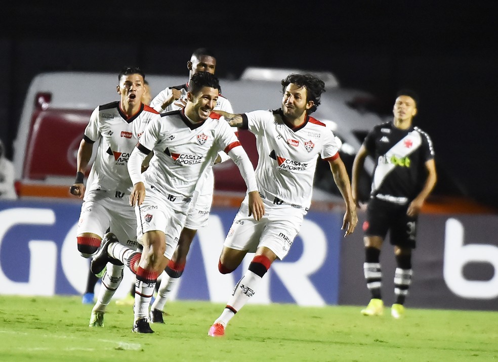 Marcinho comemora o gol que marcou contra o Vasco — Foto: André Durão