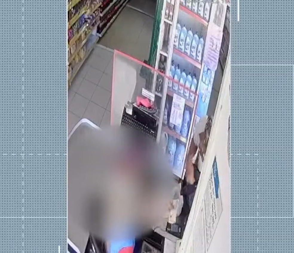 Criminoso assaltou caixas de supermercado em Nova Descoberta &mdash; Foto: Divulga&ccedil;&atilde;o