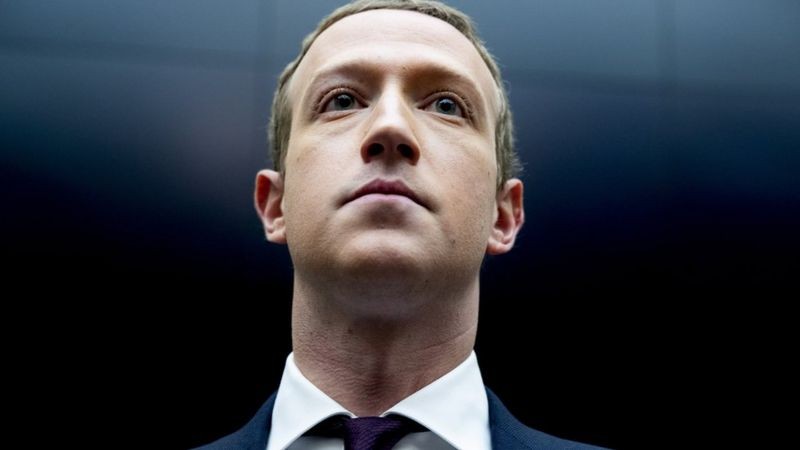 Rede social liderada por Mark Zuckerberg enfrenta queda de popularidade entre jovens e perda de terreno para concorrência, como aplicativo TikTok (Foto: EPA via BBC News)