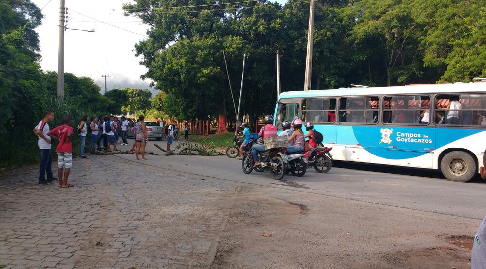 Moradores reclamam da falta de linhas de ônibus na localidade (Foto: Priscila Costa/Arquivo Pessoal)