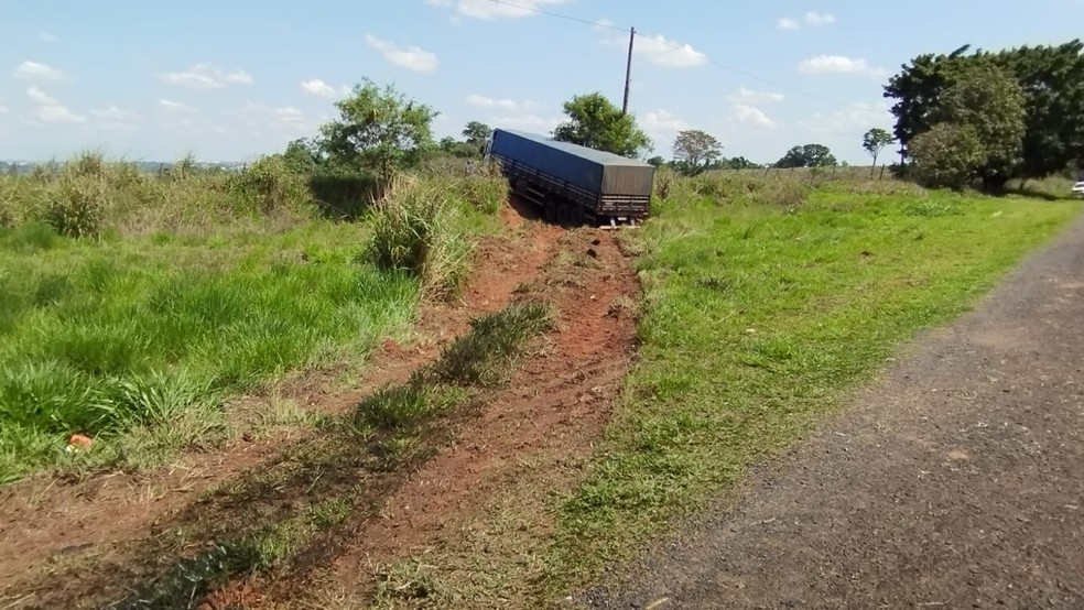 Duas pessoas morreram na Rodovia Júlio Budiski (SP-501), em Álvares Machado (SP) — Foto: Bruna Bachega/TV Fronteira