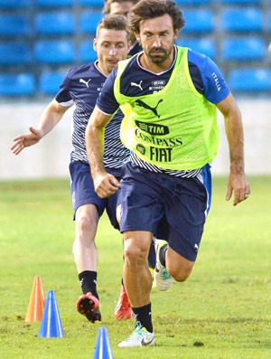 Pirlo treino Itália Fortaleza (Foto: Agência AFP)