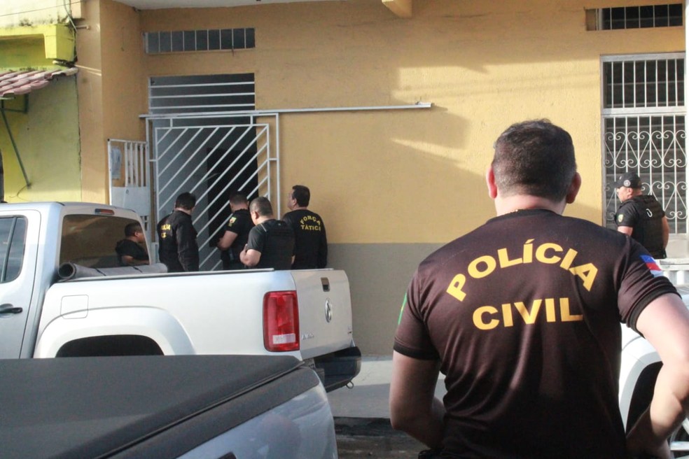 Polícia cumpre mandados contra suspeitos de pedofilia — Foto: Eliana Nascimento/G1 AM