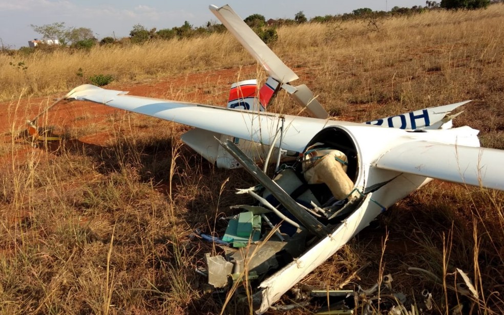 Avião planador que caiu em Formosa, Goiás — Foto: Reprodução/TV Anhanguera