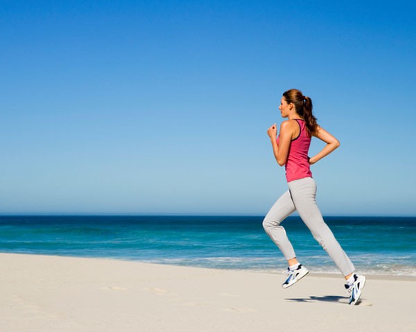 Manter a rotina de exercícios nas férias é mais fácil do que você imagina (Foto: Thinkstock)
