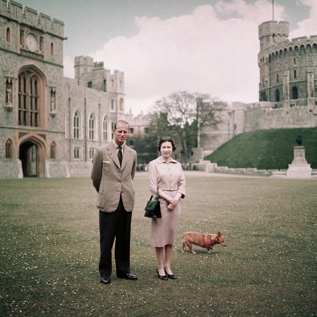 Rainha Elizabeth e seu marido, o duque Philip, no Castelo de Windsor em 12 de junho de 1959 (Foto: Bettmann Archive)