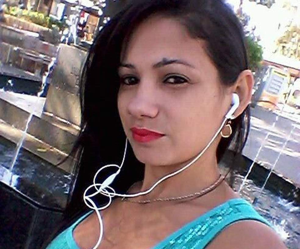 Jovem foi encontrada morta em córrego — Foto: Facebook/Reprodução