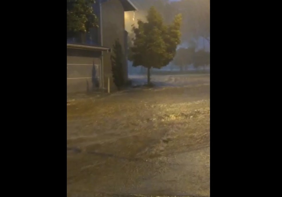 Enxurada em rua do Vila Sônia — Foto: Arquivo pessoal