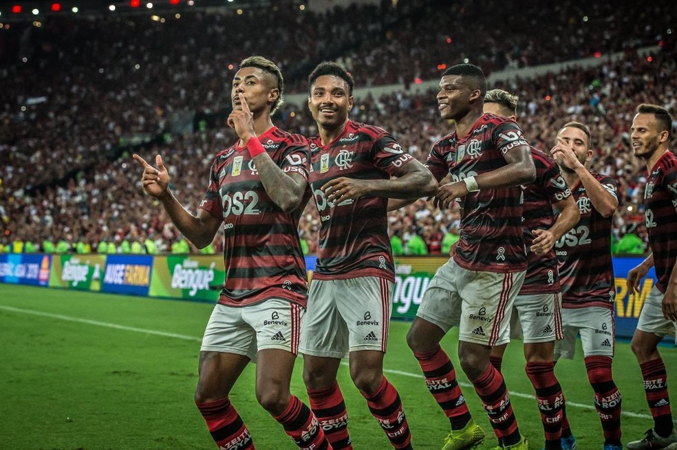 Bruno Henrique, Vitinho, Lincoln, Arrascaeta, Éverton Ribeiro e Renê comemoram gol do Flamengo — Foto: Alexandre Vidal / Flamengo