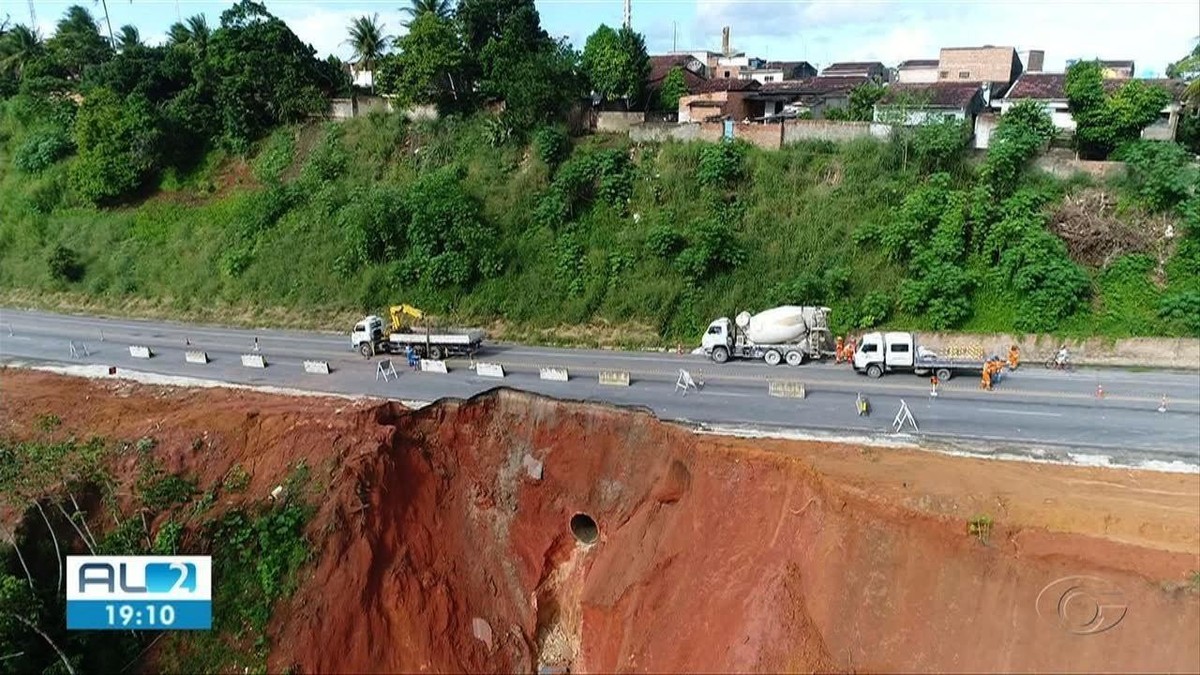 Trecho da BR101 que cedeu em São Miguel dos Campos pode demorar até quatro meses para ser