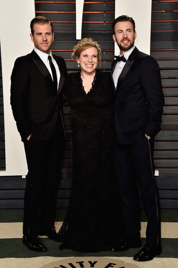 O ator Chris Evans e seus irmãos Scott Evans e Carly Evans (Foto: Getty Images)