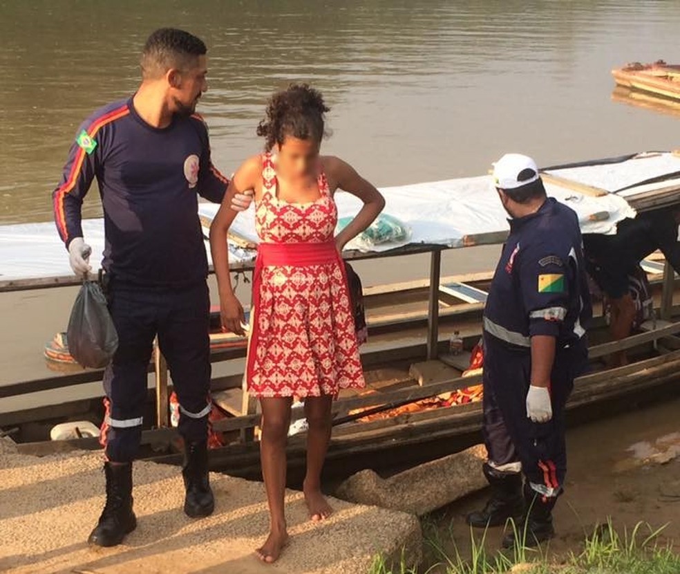 Segundo Samu, mulher deu à luz em barco e parto ocorreu sem problemas. Jovem foi encaminhada para a maternidade, em Rio Branco (Foto: Jorge Aude/Arquivo Pessoal)