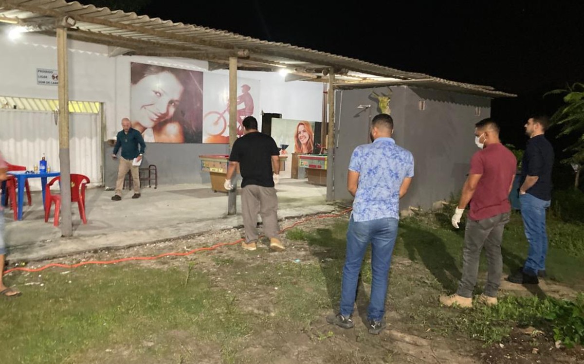 Vídeos Acidente na BR 101 com uma carreta e dois carros de passeio deixa sete pessoas feridas