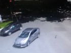Motociclista avança sinal e bate em carro em São José; veja vídeo