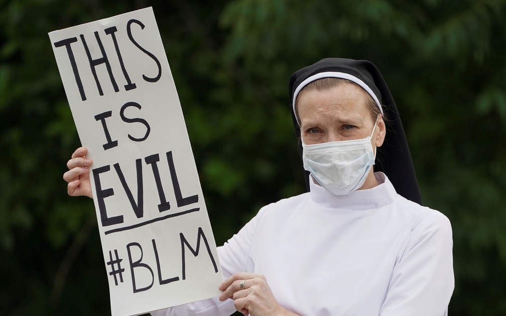 Lideres Religiosos Reagem Indignados A Gesto De Trump Com A Biblia Mundo G1