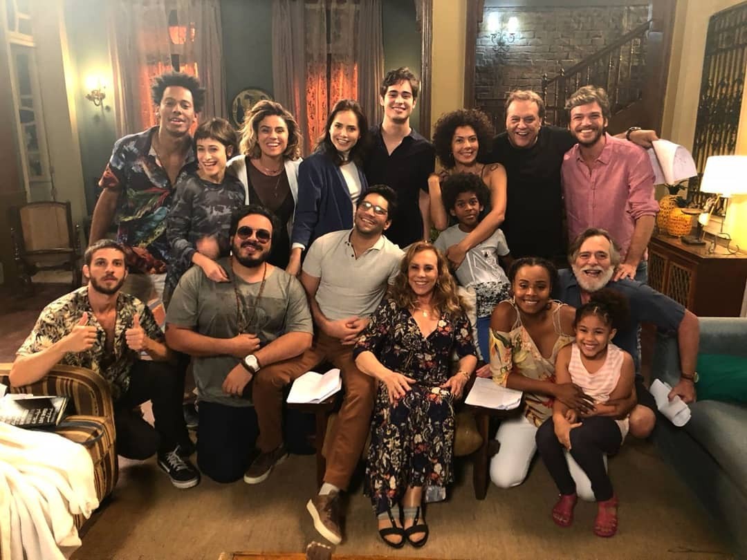 Letícia Colin posta vídeo de elenco de "Segundo Sol" se divertindo em