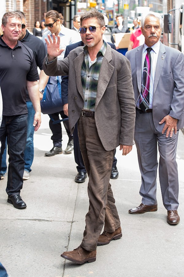 O ator Brad Pitt durante passeio em Nova York (Foto: Getty Images)