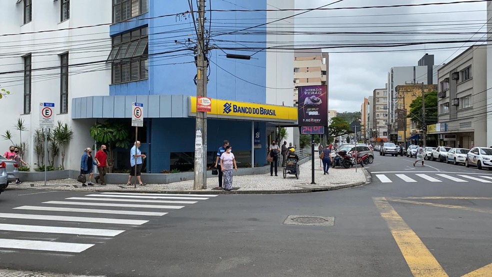 Banco do Brasil alvo de assalto na madrugada de terça-feira reabriu nesta quarta — Foto: Eduardo Prestes/NSC TV