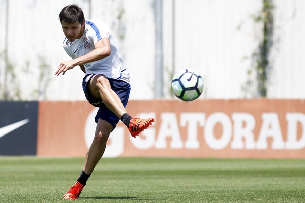 Titulares fazem treino leve, e Corinthians terá retornos contra o Bahia