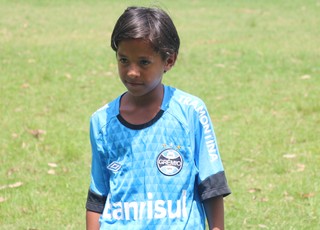 Meia de 9 anos do Grêmio se inspira em Douglas e já sonha com Europa