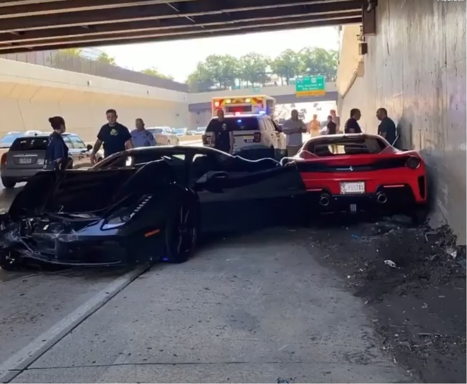 Acidente Com Uma Ferrari Em Canitar