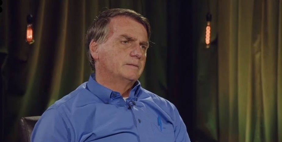 Bolsonaro se esquiva de responder se fez 'rachadinha': 'É uma prática meio comum'