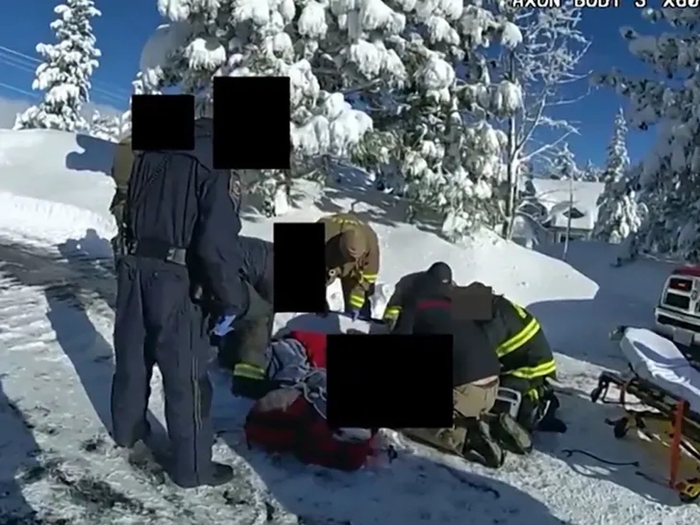 Câmera no corpo de policial mostra resgate de Jeremy Renner após gravíssimo acidente — Foto: Reprodução