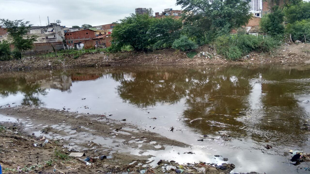 Corpo em estado de decomposição é encontrado no Rio Ipojuca, em Gravatá
