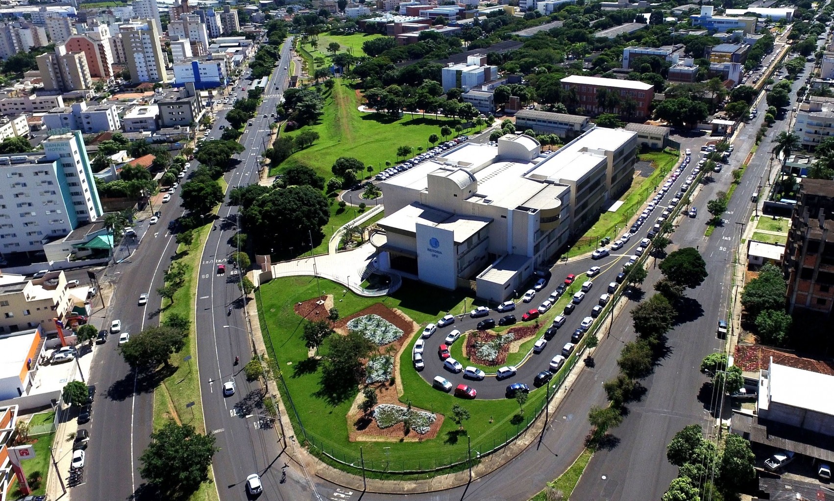 Covid-19: Conselho Universitário vai definir possível retorno de aulas presenciais na UFU; cartão vacinal em dia será obrigatório