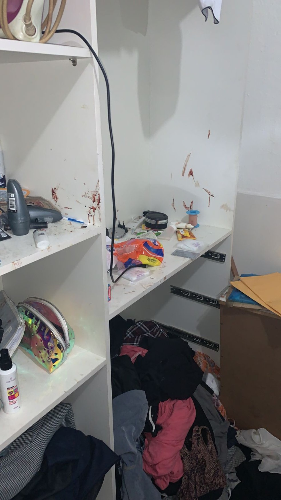 Pelos cômodos e moveis do apartamento de Monalisa, a PM encontrou sangue — Foto: Divulgação