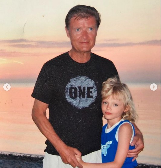 O filho da modelo dinamarquesa Helena Christensen, Minugus, com o avô dele e pai dela (Foto: Instagram)