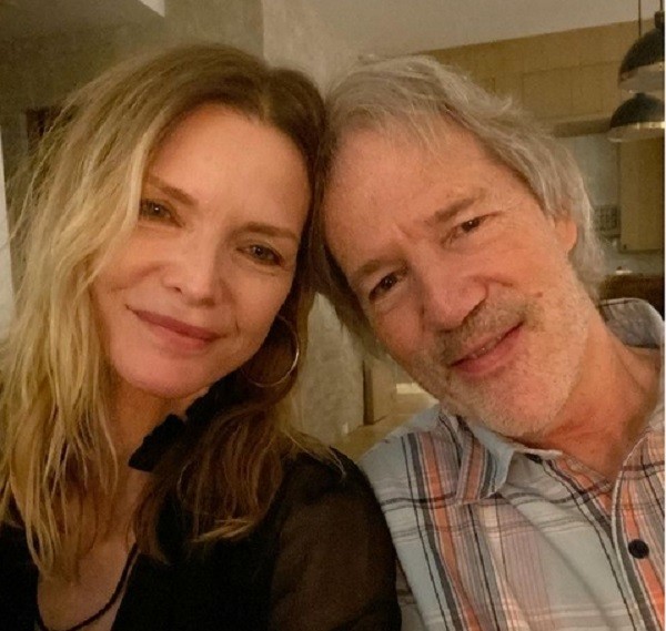 A atriz Michelle Pfeiffer com o marido, o roteirista e produtor David E. Kelley (Foto: Instagram)