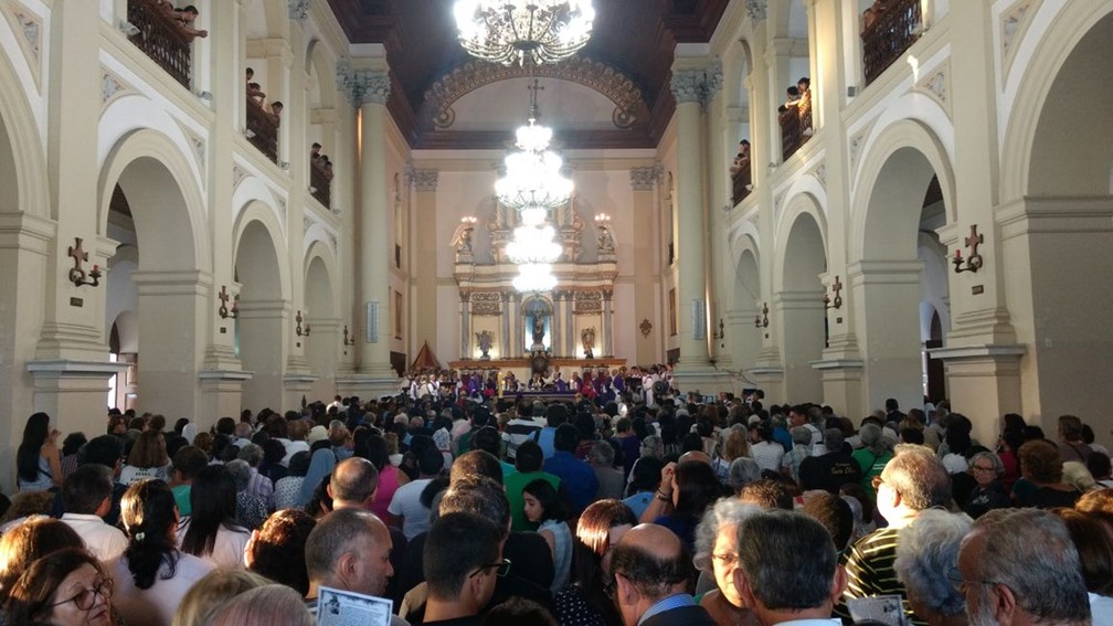 Sepultamento aconteceu após Missa de Exéquias, que foi presidida por Dom Manoel Delson na Catedral Basílica de João Pessoa (Foto: Tiago Bernardino/Jornal da Paraíba)
