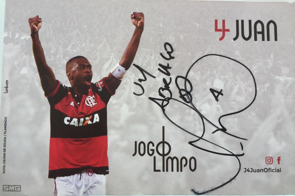 Embaixador de projeto social no Rio, Juan, do Flamengo, promove a campanha #jogolimpo — Foto: Reprodução