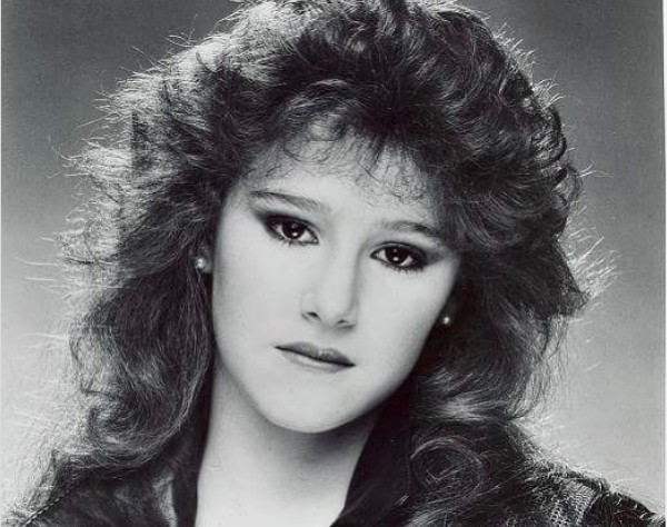 A cantora Tiffany em foto dos anos 1980 (Foto: Instagram)
