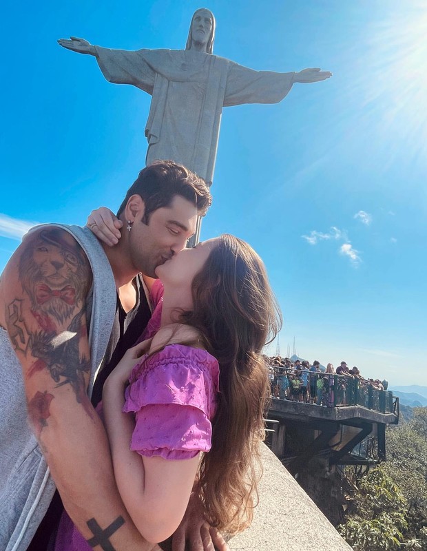 Victor Pecoraro e Rayanne Moraes visitam o Cristo Redentor, no Rio (Foto: Reprodução/Instagram)