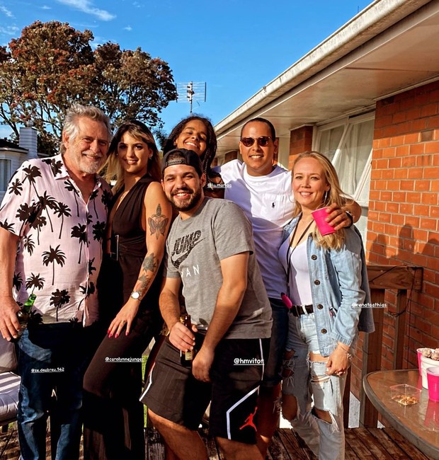 José de Abreu, Carol Junger e amigos (Foto: Reprodução / Instagram)
